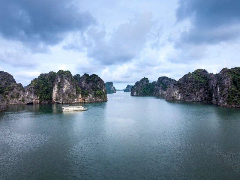 Cảnh đẹp thiên nhiên Việt Nam với vịnh biển và đảo