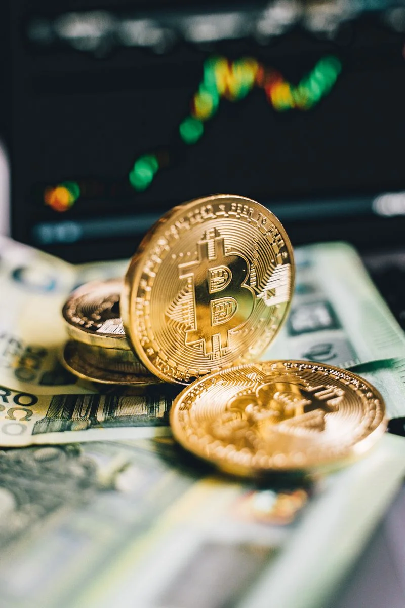 Thị trường tiền điện tử crypto sôi động cuối năm 2026