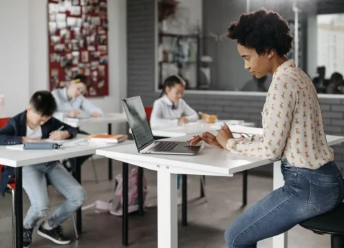 Top 5 Laptop Đáng Mua Nhất Cho Sinh Viên Và Dân Văn Phòng Cuối 2026